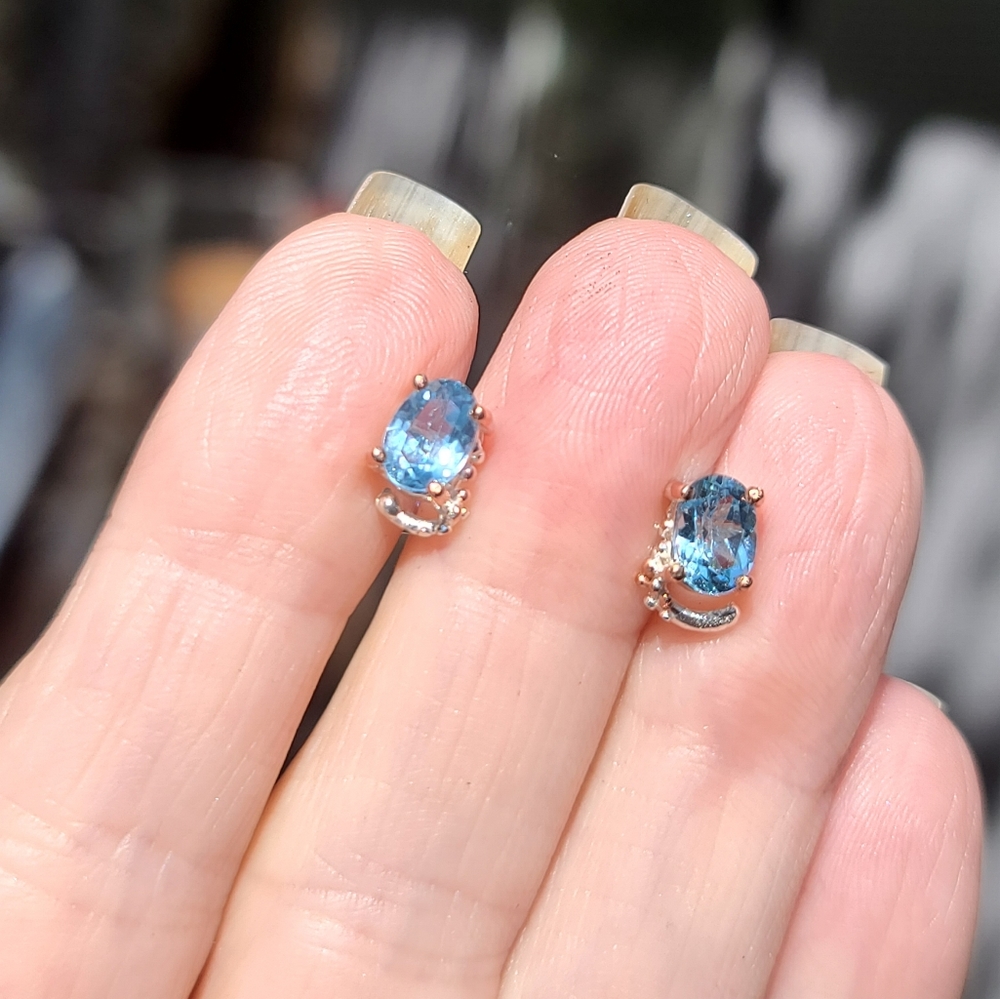 Topaz 4k sterling & gold stud earrings - Picture 7 of 8